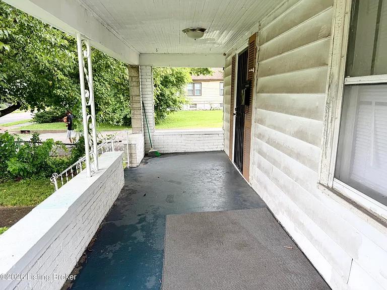 900 Beecher St — Photo 9