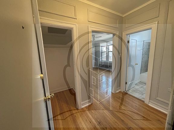 4th image of 1371 W Estes Ave APT 2E