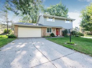 1449 Woodhill Dr, Woodbury, MN 55125
