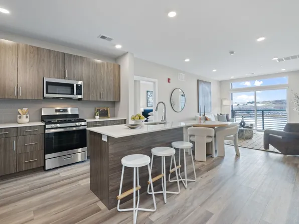 145 Goldsborough Dr #A03, Bayonne, NJ 07002