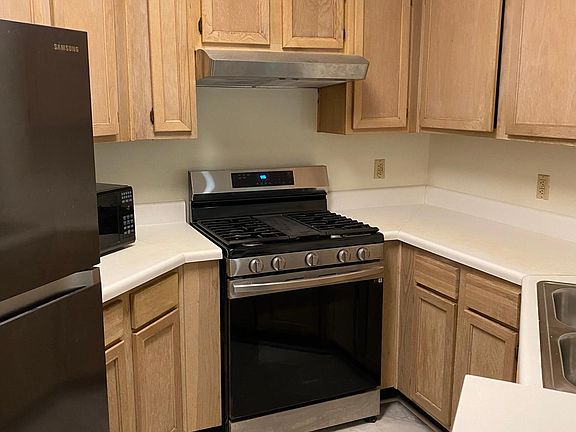 4th image of 4405 Fair Stone Dr APT 203