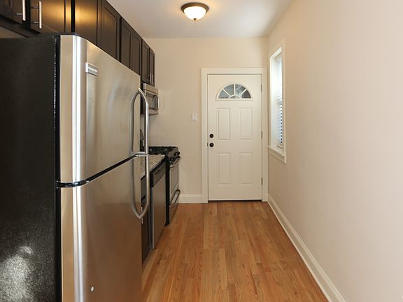 3rd image of 4036.5 N Ashland Ave #2N