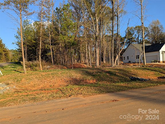 4th image of 204 Heathland Dr #21
