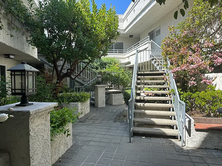 1741 Granville Ave #206 — Photo 3