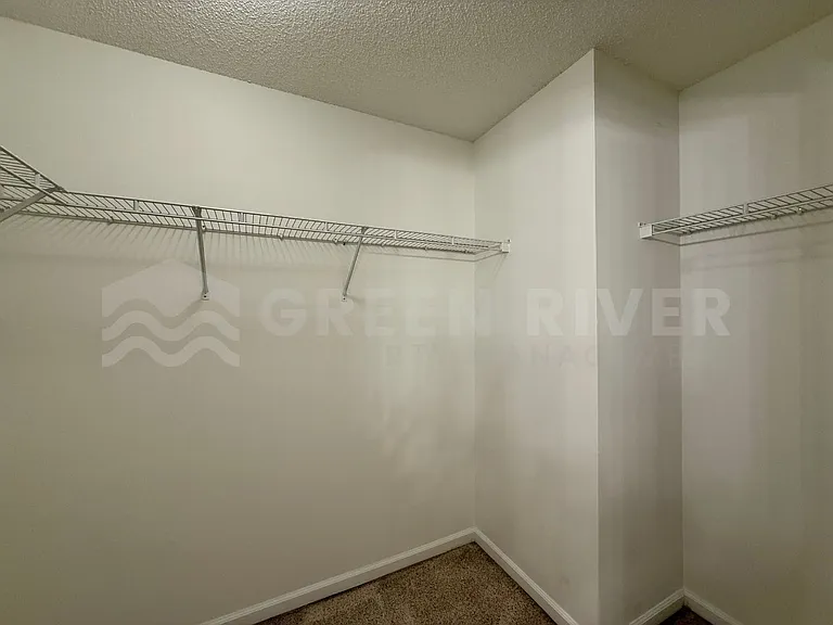 204 Augusta Cir — Photo 16