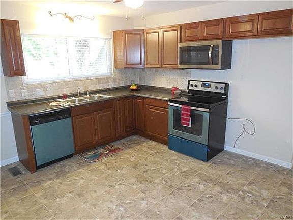 4th image of 455 Versailles Dr
