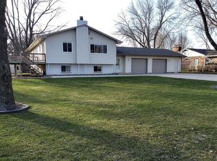 12 Alexander Rd, Estherville, IA 51334
