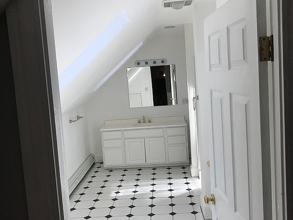 3rd image of 97 Putnam St