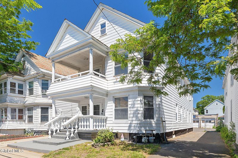 3rd image of 1065 Willett Street