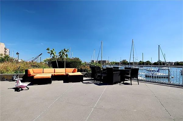 Sold by Maximillion Realty, Inc. | media 36