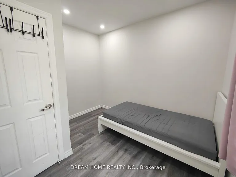 29 Glasgow St #2 — Photo 14