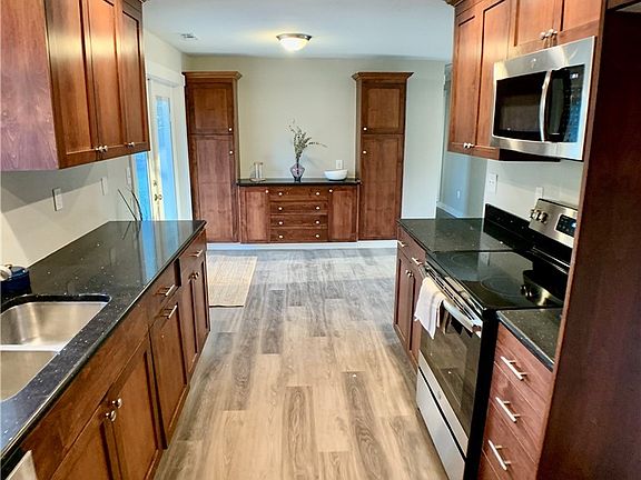 4th image of 7018 Locust Ave E