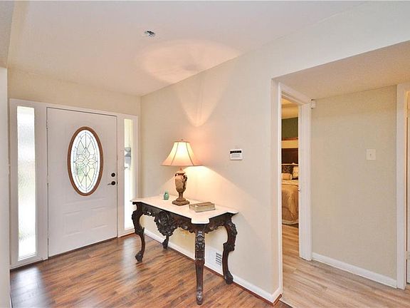 3rd image of 4315 Woodstock Dr
