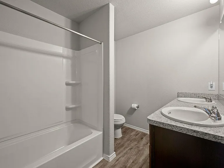 UPSTAIRS BATHROOM