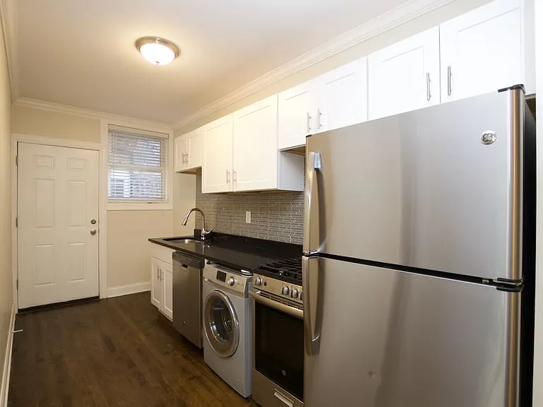 4222 N Clark St #4 — Photo 4