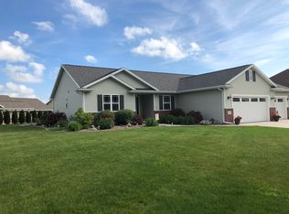 1092 Peonies Dr, De Pere, WI 54115