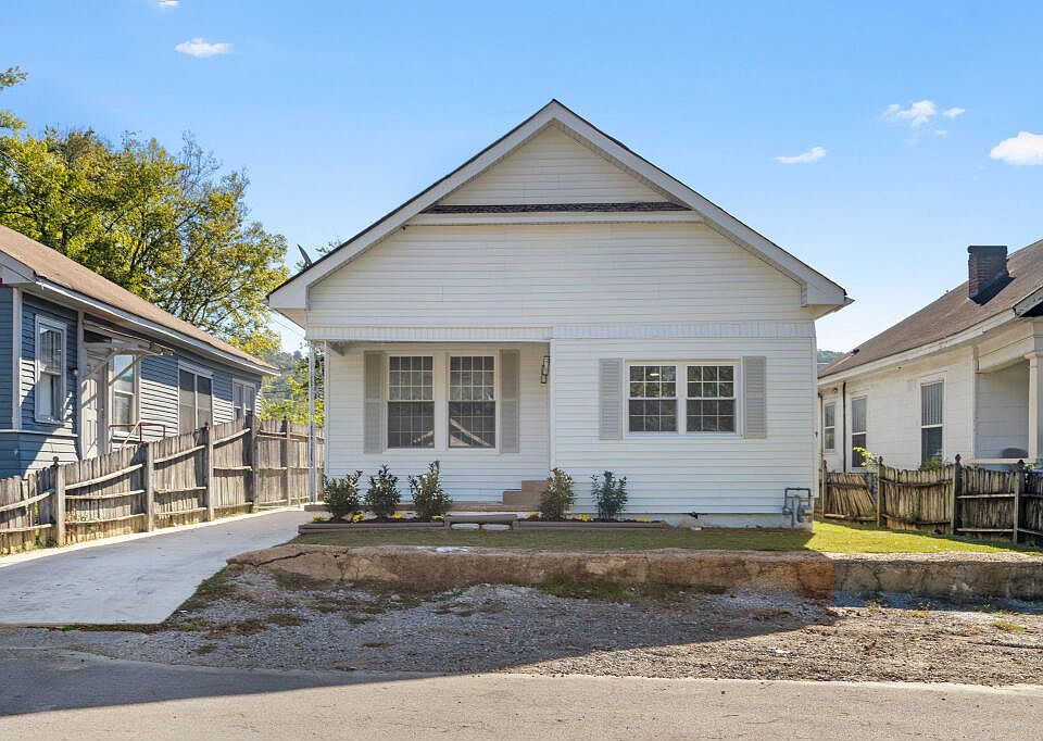 1st image of 3114 8th Ave