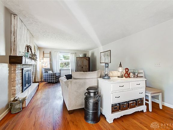 4th image of 872 Princewood Ave