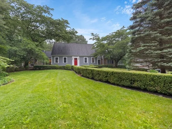 6 Popes Ln, Hingham, MA 02043