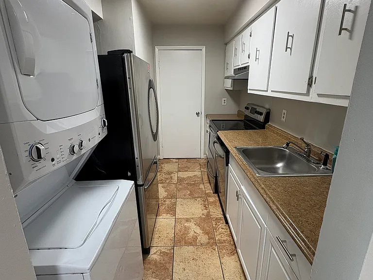 606 Alpine Ct — Photo 7