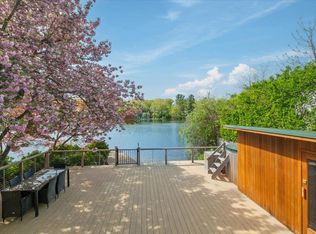 21 Point Dr S, Lake Peekskill, NY 10537