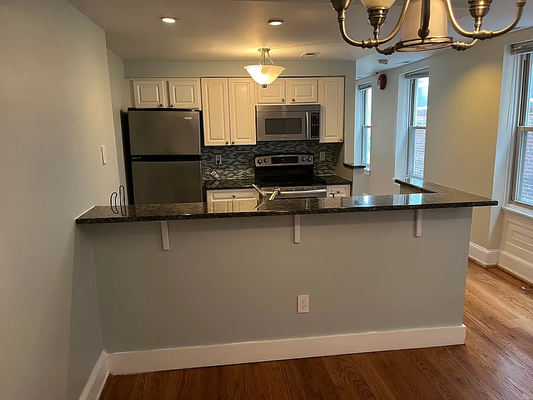 1706 Green St #2R — Photo 3