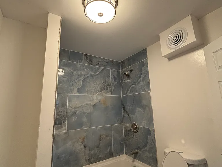 Bathroom on 1st floor(additional picture)