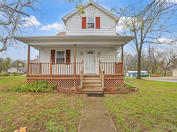 2nd image of 829 Edward St