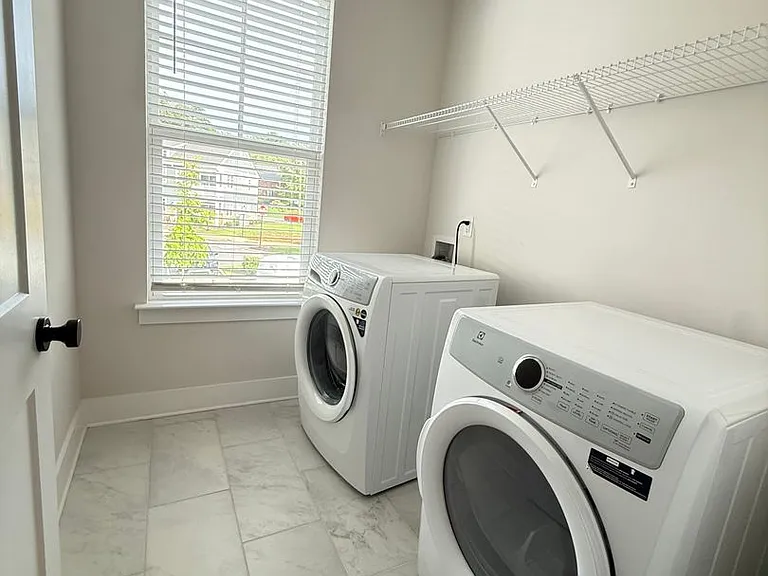 412 Hyco Ct — Photo 19