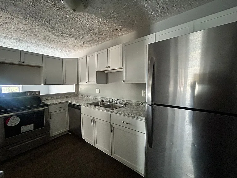 6466 Kelmscot Ct — Photo 8