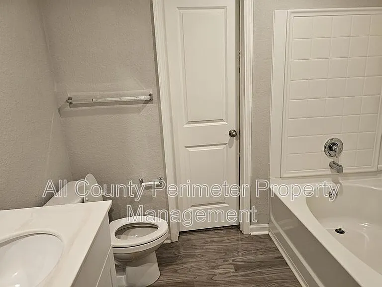 303 Augusta Woods Dr — Photo 11