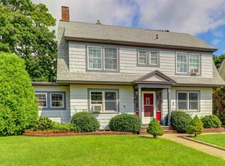 53 Meadow St, Garden City, NY 11530