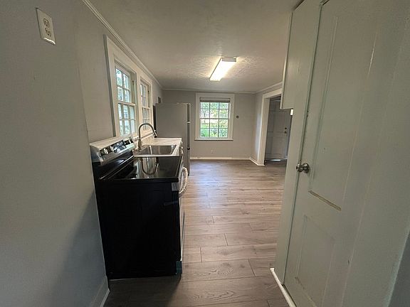 4th image of 107 Charlton St NW