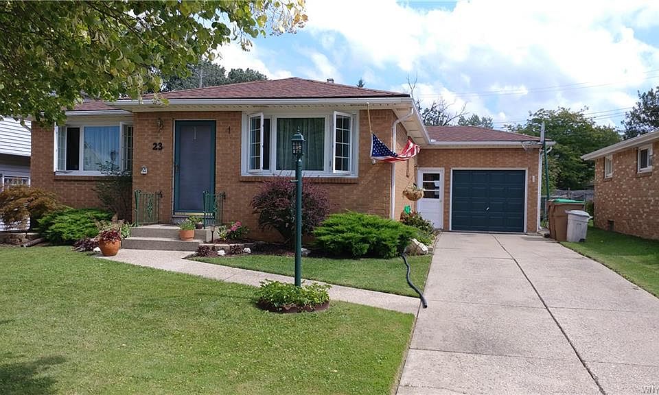 1st image of 23 Nassau Ln