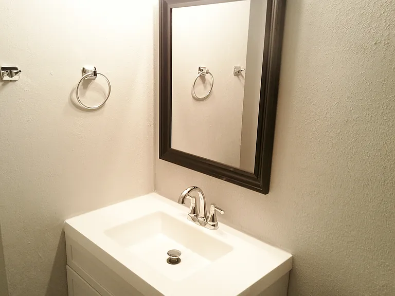 7106 Sears Ter — Photo 6