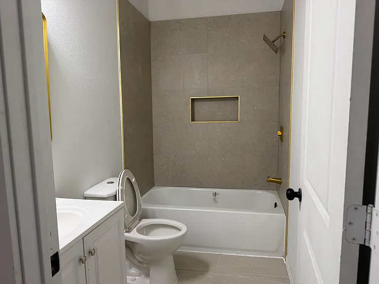 2910 Birmingham Ave — Photo 2