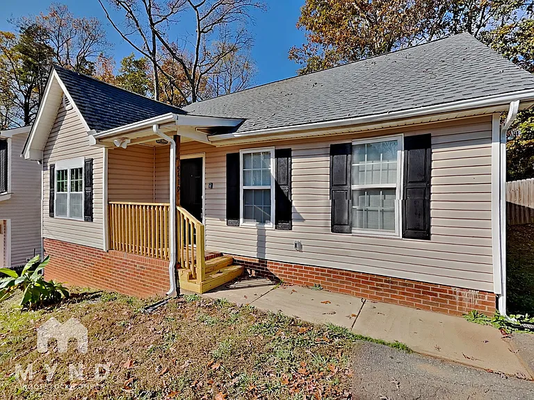 5419 Howard St — Photo 1