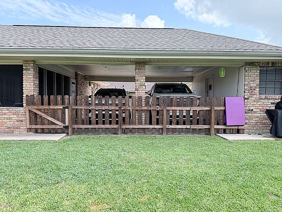 3rd image of 105 Renwick Dr