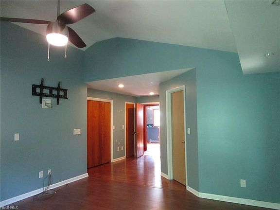 5th image of 2869 Linda Ln