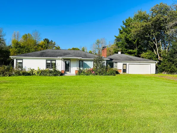 745 Hayford Rd, Champlain, NY 12919