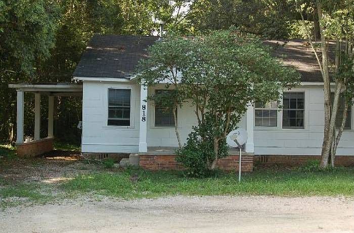 1st image of 818 W Tharpe St