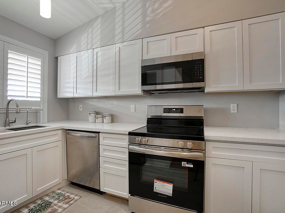1st image of 10820 N FAIRWAY Court W #218