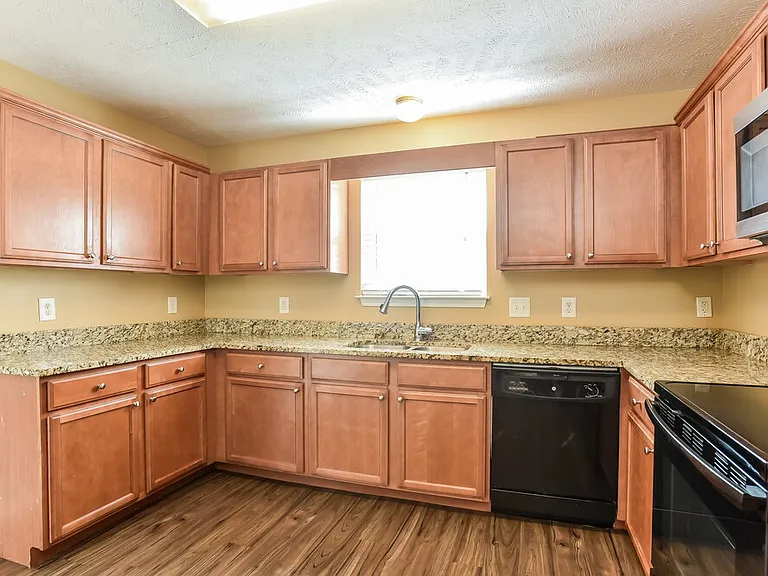 1108 Harmony Ln — Photo 9