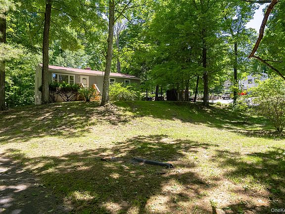 4th image of 662 Willow Brook Road