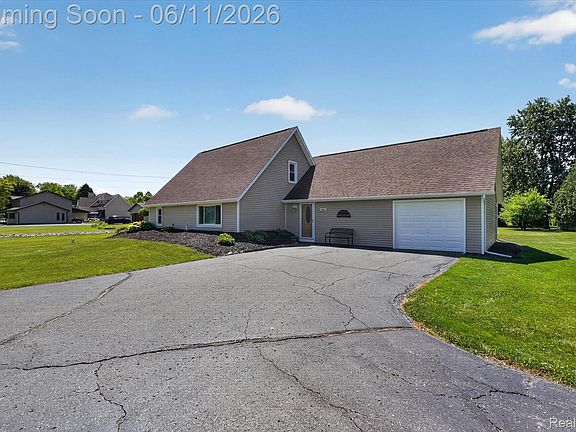 3rd image of 5464 E Maple Ave