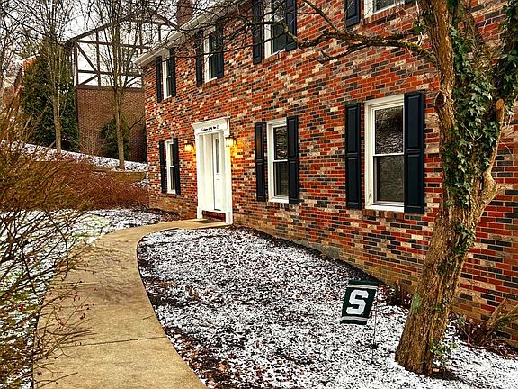 3rd image of 1689 Hathaway Ln