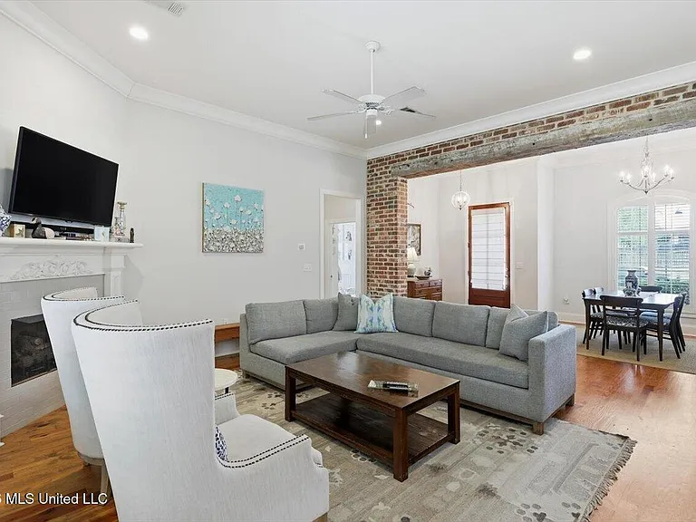320 Oakville Cir — Photo 9
