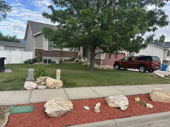 3784 Parker Dr, Riverdale, UT 84405