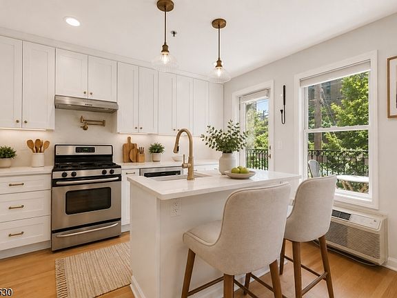 5th image of 128 Jackson St #2B
