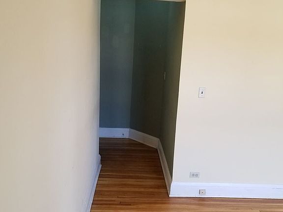 3rd image of 610 W Franklin Ave #10355587